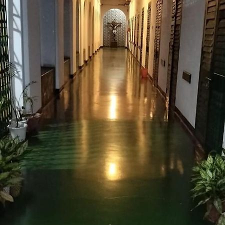 Ywca Gallway Guest House Calcutta Extérieur photo