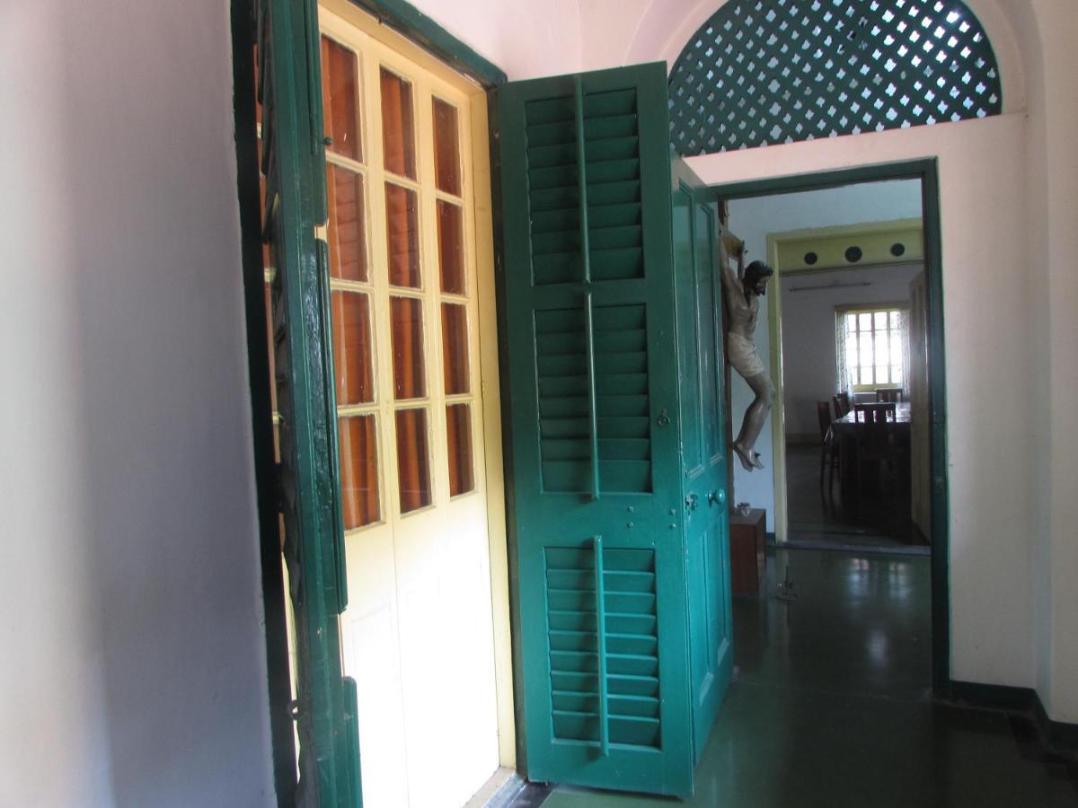Ywca Gallway Guest House Calcutta Extérieur photo